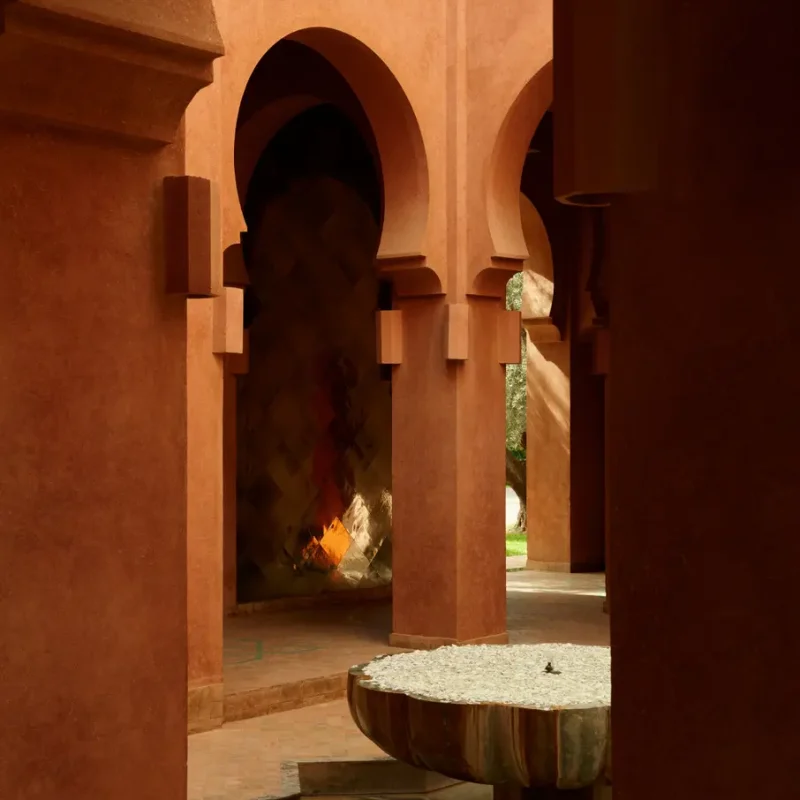 amanjena_morocco_-_lobby_with_bassin